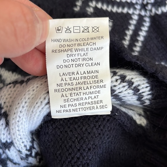 Ardene “Chillin’ With My Snowmies” Ugly Christmas Sweater - Medium - Picture 6 of 6